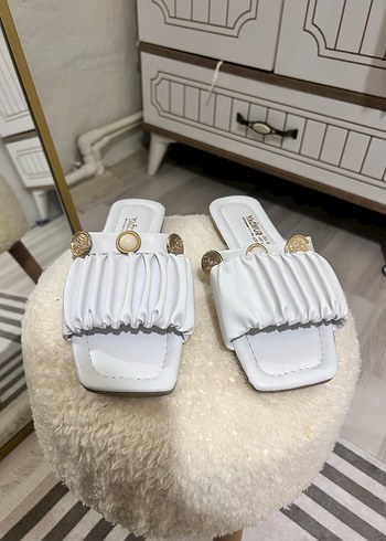38 Beden Beyaz Pilili Stiletto Topuklu Kadın Terlik