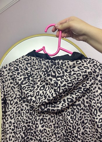 Leopar Desenli fermuarlı yağmurluk - Görsel 8