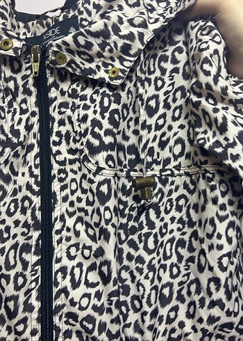 Leopar Desenli fermuarlı yağmurluk - Görsel 4
