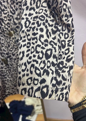 Leopar Desenli fermuarlı yağmurluk - Görsel 5