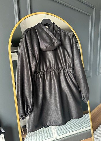 Siyah Puantiyeli Uzun Kadın Yağmurluk - Görsel 2