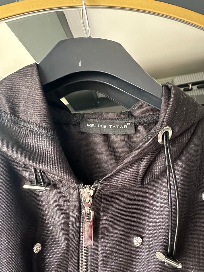 Siyah Puantiyeli Uzun Kadın Yağmurluk - Görsel 3