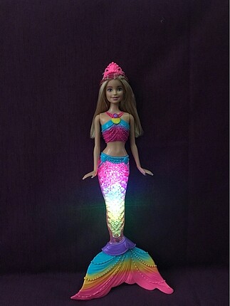  Beden Gökkuşağı Işıklı Denizkızı Barbie DHC40