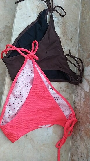 İki adet bikini altı