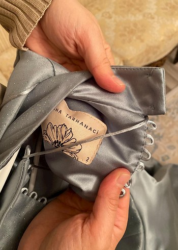 Gri Yüksek Yakalı Drapeli Uzun Kadın Elbise - Görsel 4