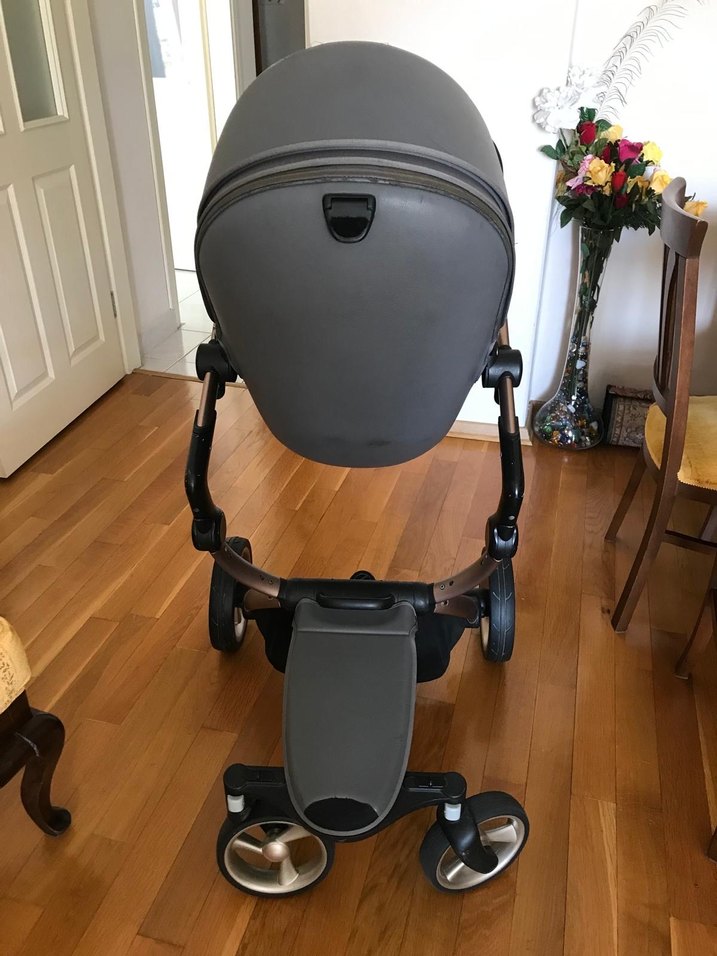 Beyaz ve gri bebek arabası - Görsel 3