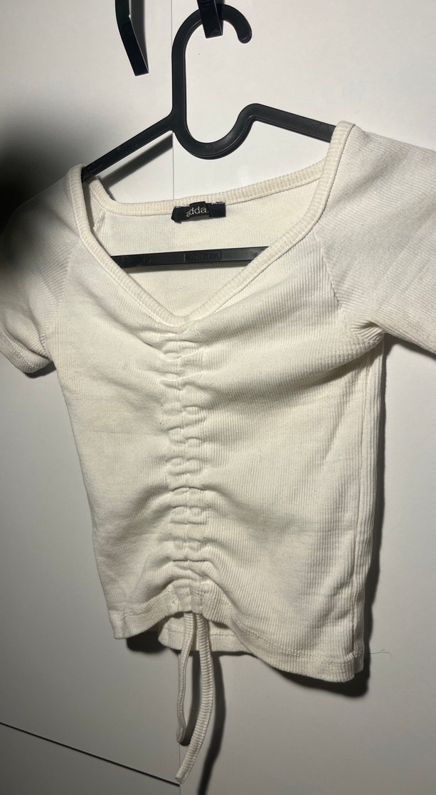 V Yaka Kısa Kollu Fit Kesim Keten Bluz - Görsel 2