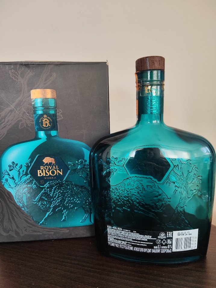Royal Bison Vodka Koleksiyonluk Boş Şişe 700ml  Orijinal Kutulu - Görsel 2