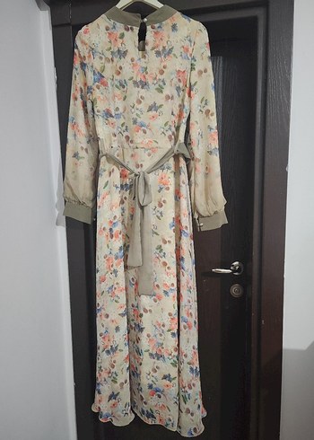 Bej Çiçek Desenli Uzun Şifon Elbise - Görsel 3