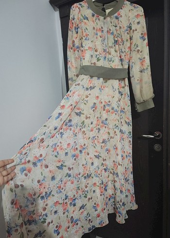 Bej Çiçek Desenli Uzun Şifon Elbise - Görsel 2