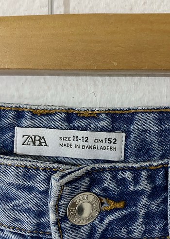 Zara Yırtık Detaylı Geniş Kesim Midi Kot Pantolon