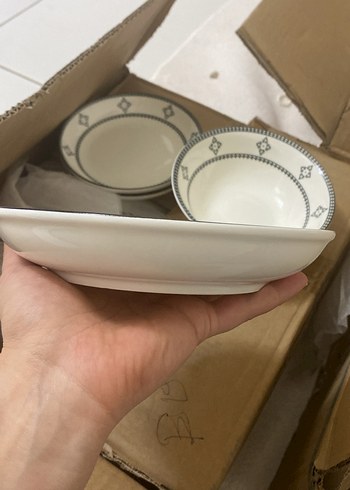 Siyah desenli beyaz yemek tabakları - Görsel 3