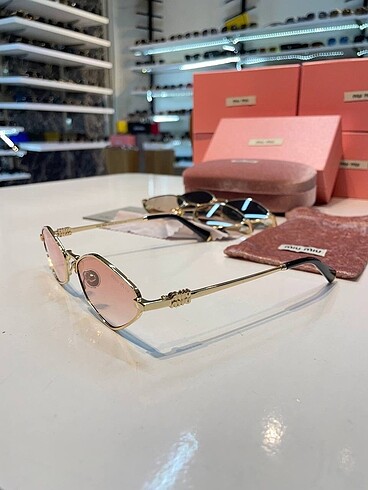 Miu Miu Miu Miu Gozluk