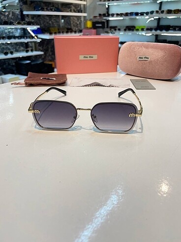 Miu Miu Miu Miu Gozluk