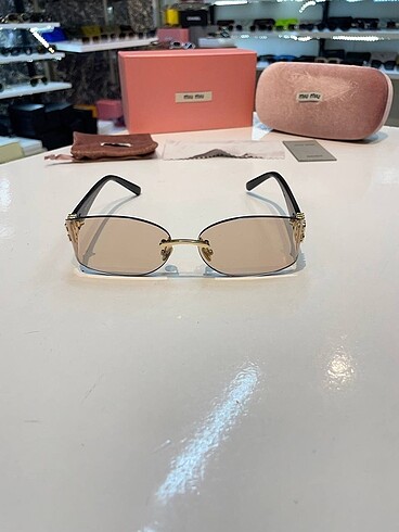 Miu Miu Miu Miu Gozluk