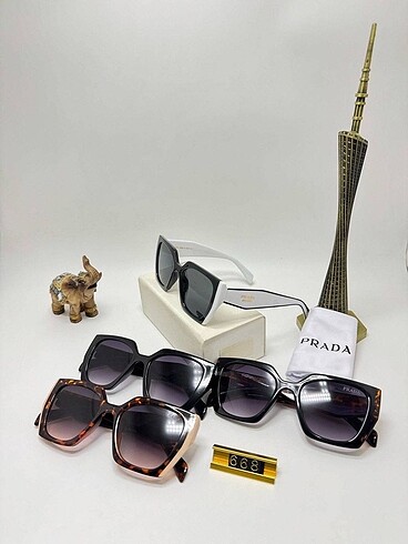 Prada Gozluk