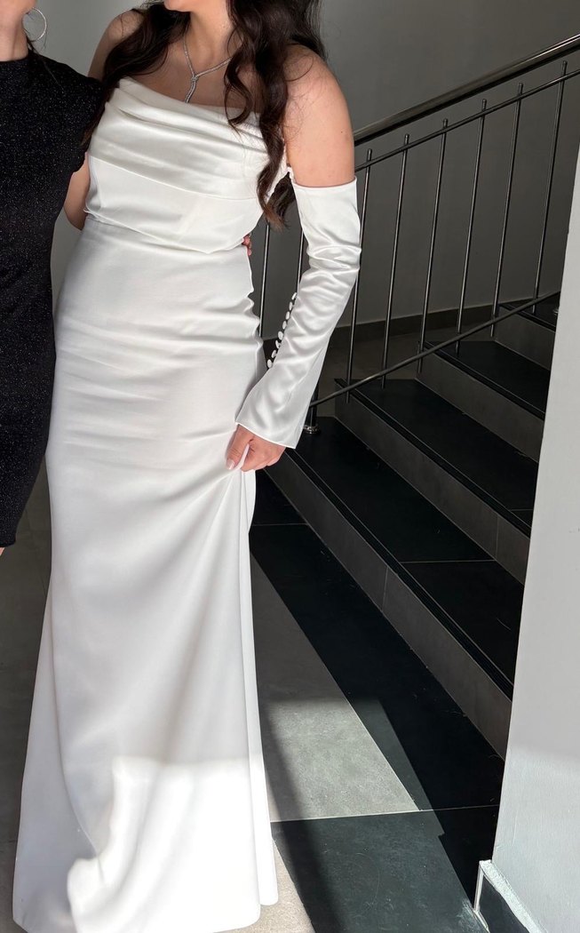 Uzun Kollu Straplez Beyaz Düz Gelinlik - Görsel 3