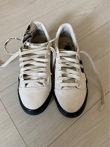 Off-White Off White Sneakers