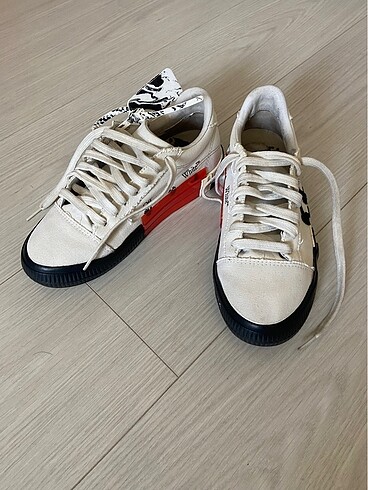 37 Beden Off White Sneakers
