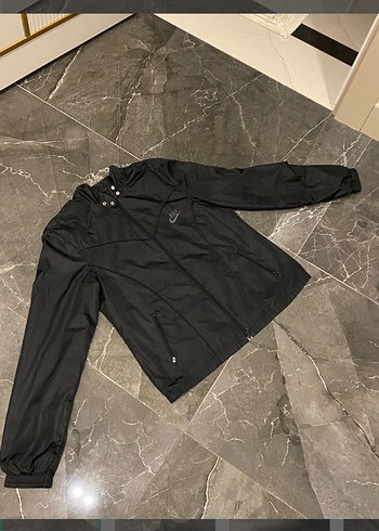 Nike Siyah Kapusonlu Hafif Ceket