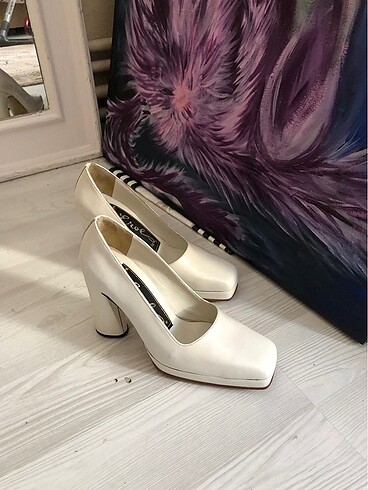 vintage beyaz topuklu ayakkabı