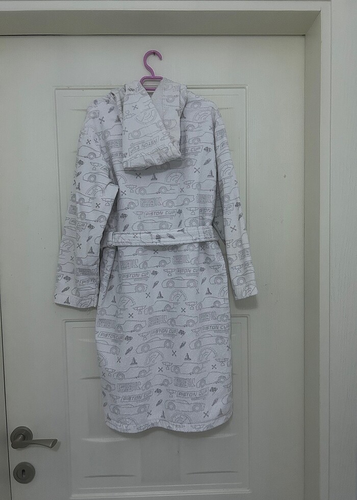 LCW 8 10 yaş şimşek mcquenn bornoz - Görsel 4