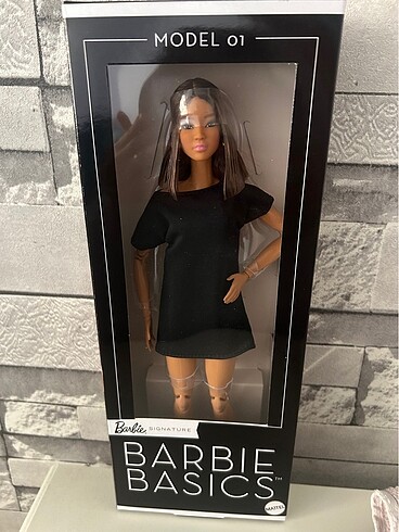 Barbie Barbie basics 01 bebek