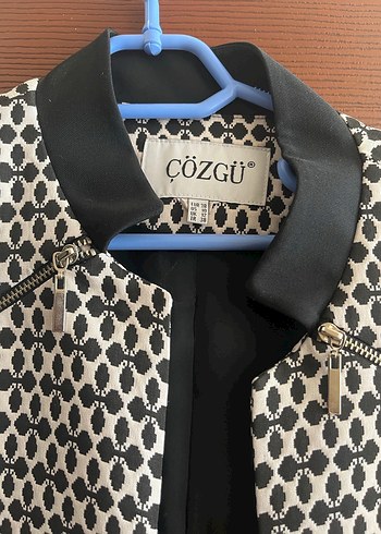 Düğmeli Siyah Beyaz Desenli Kadın ceket - Görsel 5