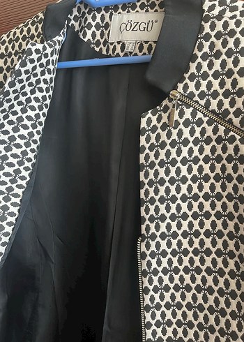 Düğmeli Siyah Beyaz Desenli Kadın ceket - Görsel 2