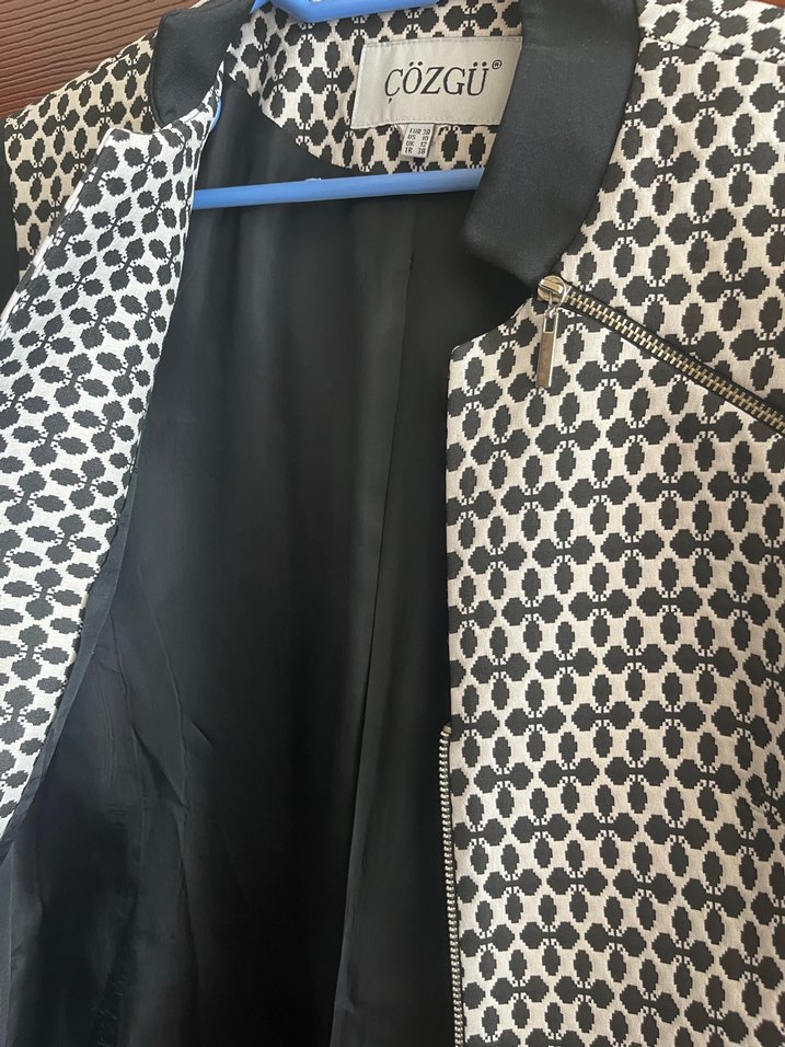 Düğmeli Siyah Beyaz Desenli Kadın ceket - Görsel 2