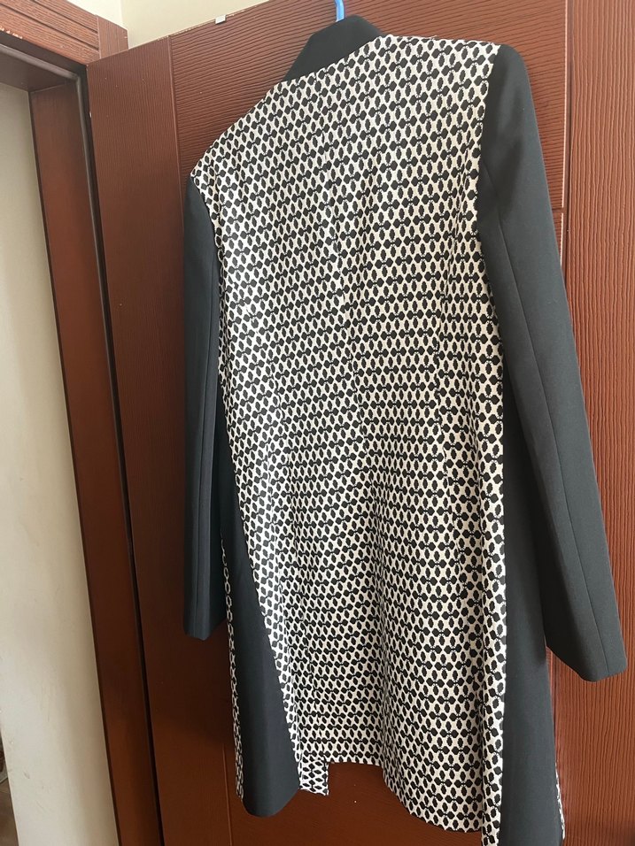 Düğmeli Siyah Beyaz Desenli Kadın ceket - Görsel 4