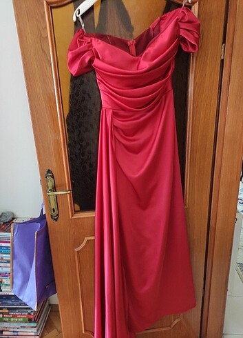 m Beden kırmızı Renk Kırmızı Madonna Yaka Abiye
