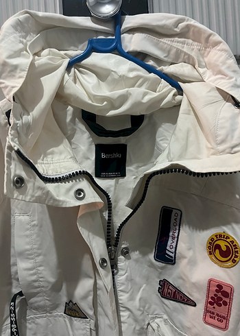 Bershka renkli baskılı yağmurluk - Görsel 9