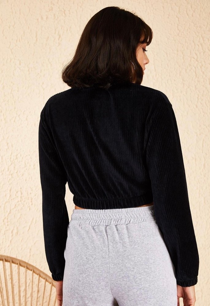 Siyah Yüksek Yakalı Mini Kadın Kazak kadife - Görsel 3