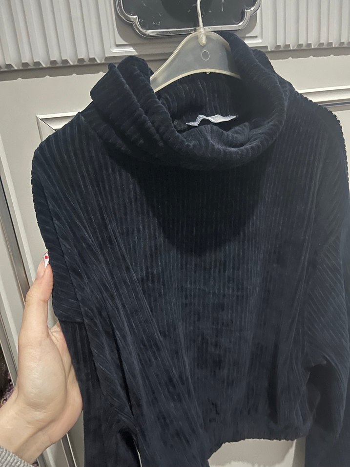 Siyah Yüksek Yakalı Mini Kadın Kazak kadife - Görsel 4