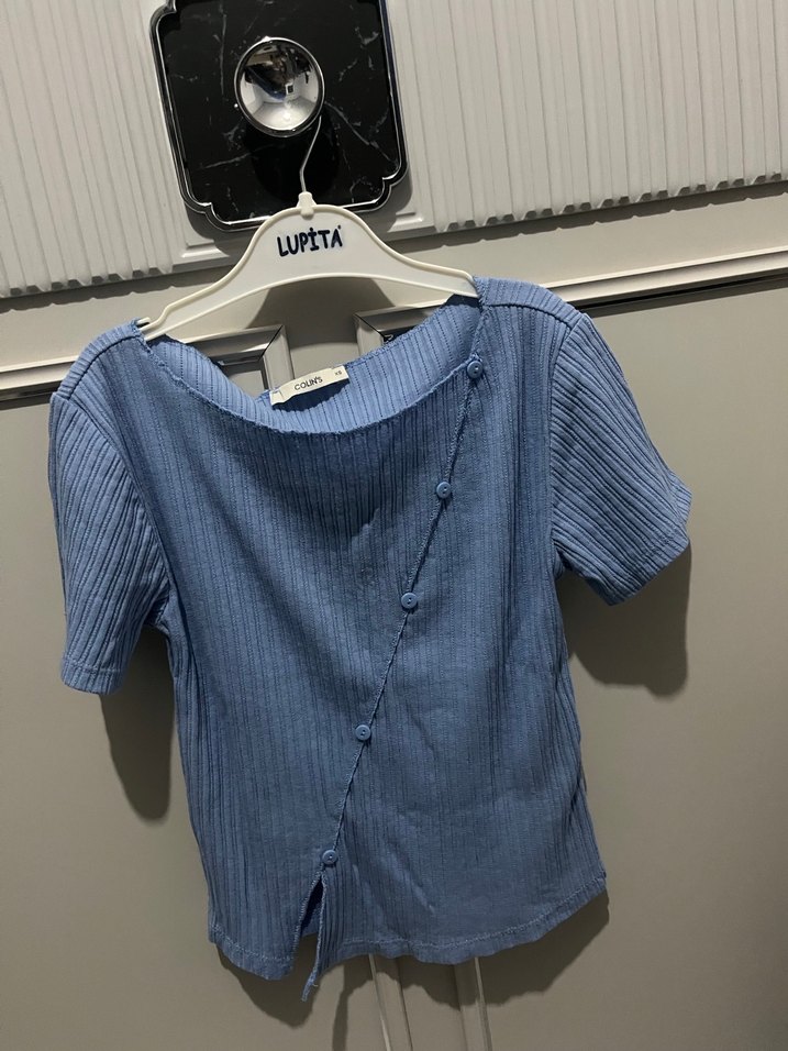 Mavi Düğmeli Kısa Kollu Bluz - Görsel 5