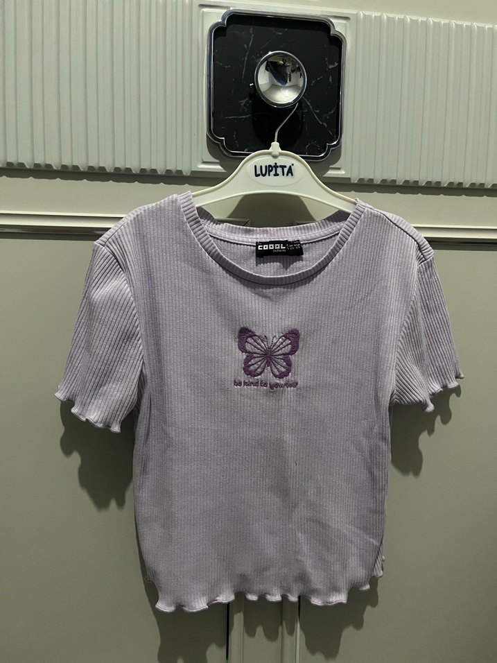 Mor Baskılı Kısa Kollu Crop Tişört - Görsel 4