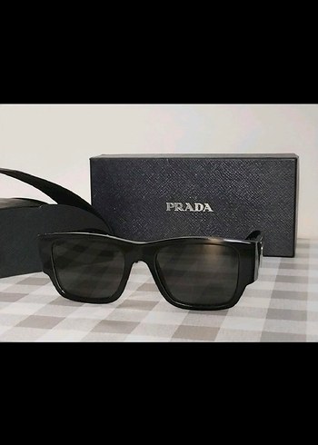 Prada Siyah Minimalist Kadın Güneş Gözlüğü - Görsel 3