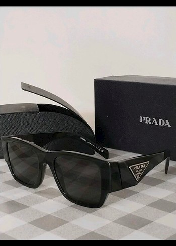 Prada Siyah Minimalist Kadın Güneş Gözlüğü - Görsel 4