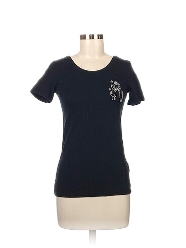 Defacto T-shirt %70 İndirimli.