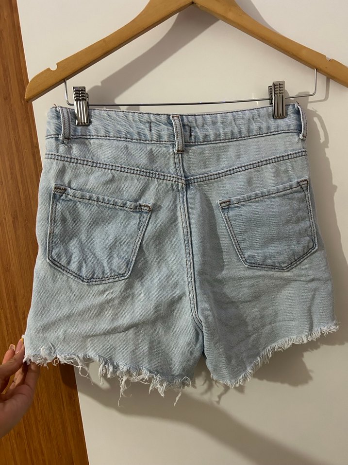 Gri Yırtık Detaylı Mini Denim Şort - Görsel 2