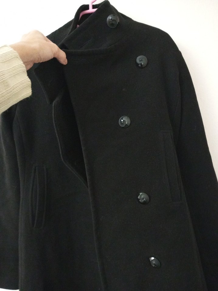 Siyah Düğmeli Kaban - Görsel 4