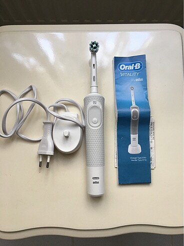 ORAL- B VİTALİTY 100 WHİTE CROSS ACTİON