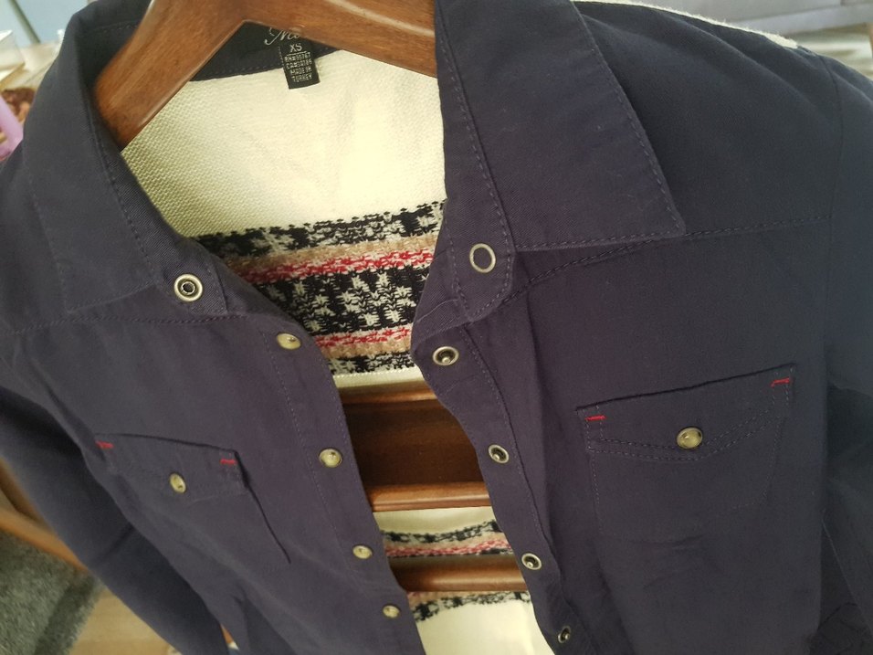 Düğmeli Lacivert Trikolu Gömlek - Görsel 3