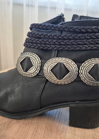 Oxxo Tokalı Siyah Deri Kadın Bot - Görsel 4