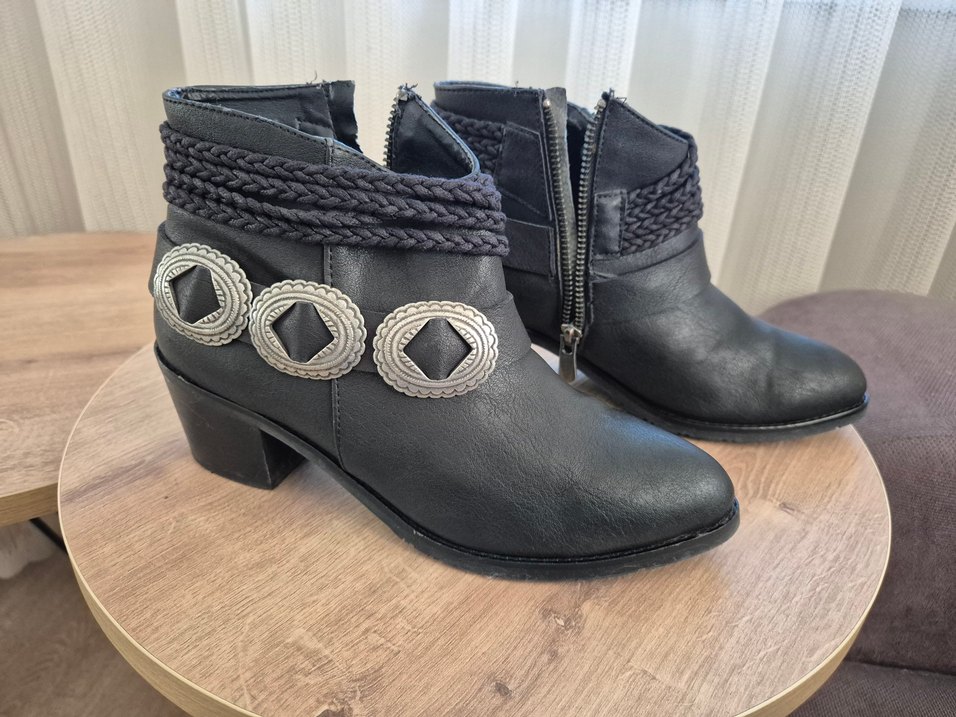 Oxxo Tokalı Siyah Deri Kadın Bot - Görsel 2