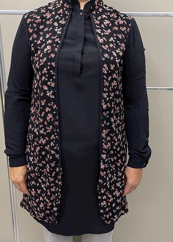 Uzun Kollu Siyah Çiçekli Kadın Tunik - Görsel 3