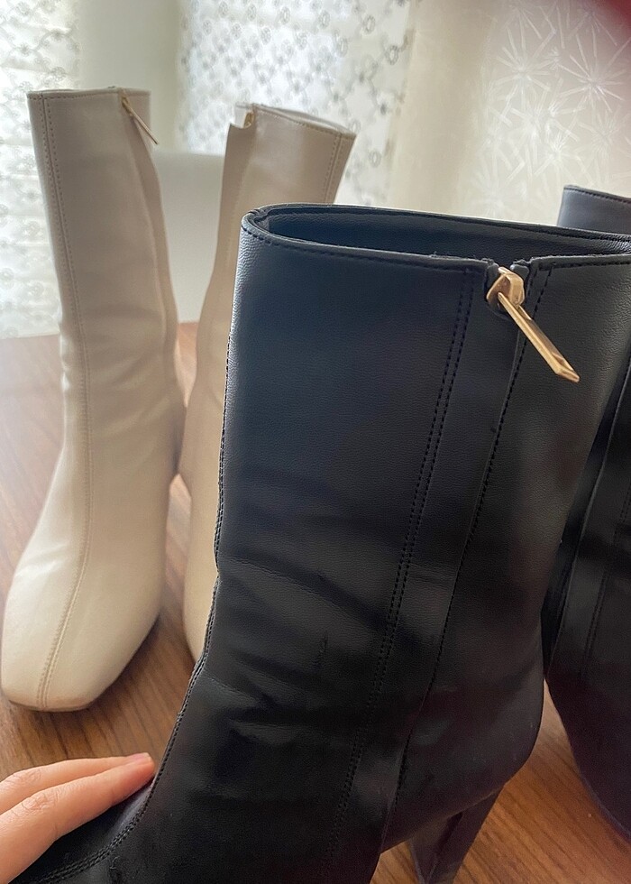 Krem ve siyah aynı model botlar - Görsel 3