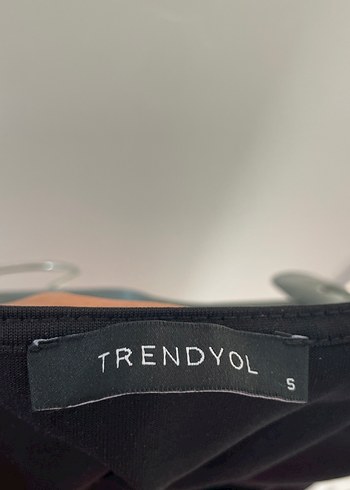 Siyah Drapeli V Yaka Uzun Kollu Mini Bluz - Görsel 3