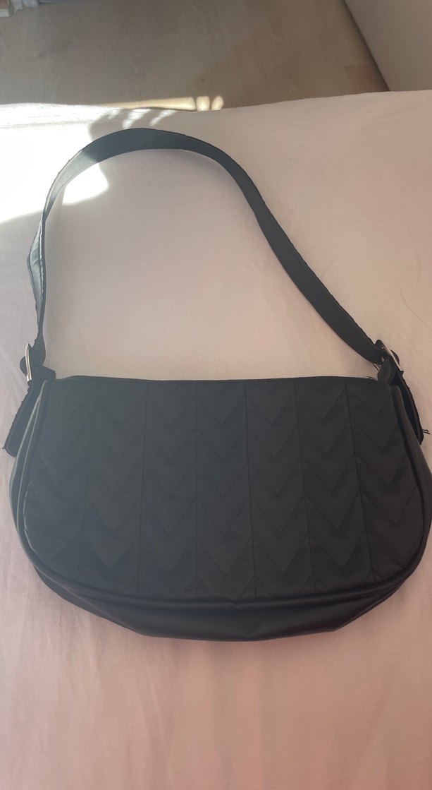 Siyah Minimalist Fermuarlı Kadın Çantası - Görsel 2